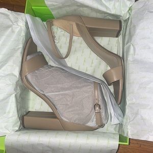Sam Edelman Women's Yaro Ankle Strap Block Heel Sandals Nude size 9.5 brand new